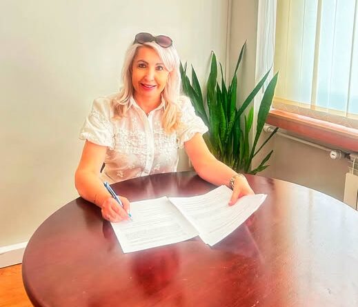 Iwona-Sierocka-Wojt-Gminy-Lack-podisuje-umowy